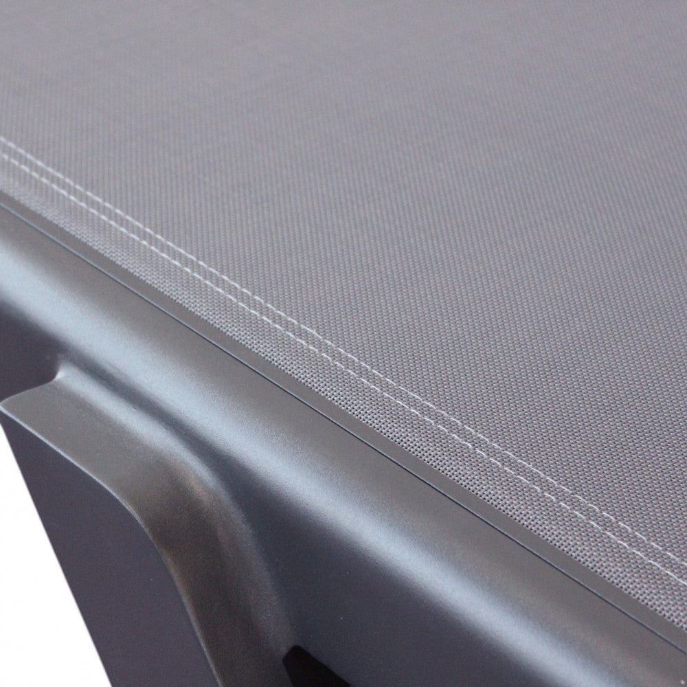 Lettino prendisole da giardino con struttura in alluminio antracite e rivestimento in texilene 198x72xH35.5 cm Solaria