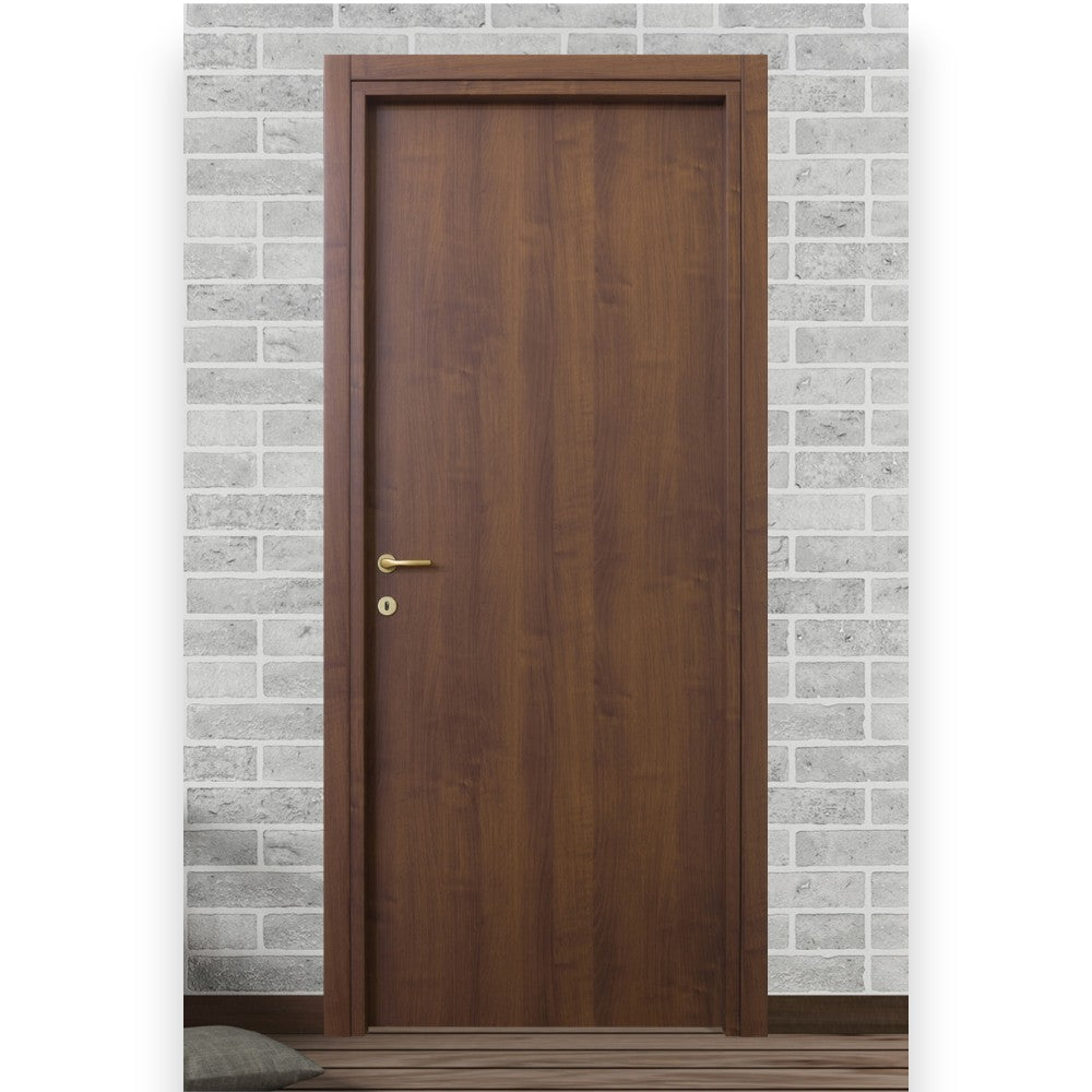Porta battente reversibile noce nazionale in legno di abete con rinforzi marrone