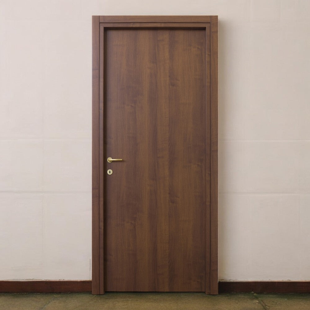 Porta battente reversibile noce nazionale in legno di abete con rinforzi marrone