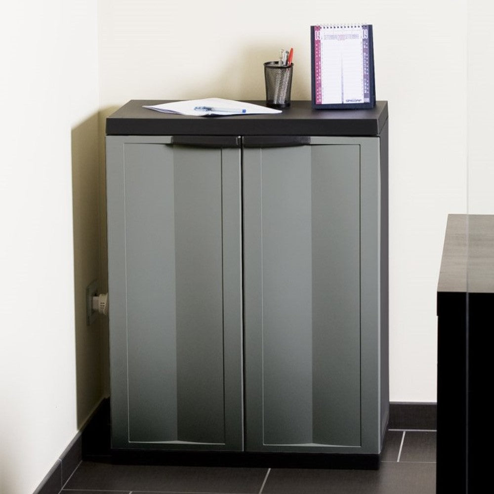Armadio basso a 2 ante con ripiano regolabile in altezza resistente ai raggi UV per interni lucchettabile nero grigio