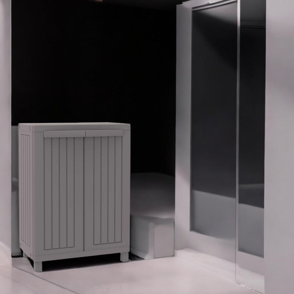 Armadio basso a due ante con ripiano regolabile in plastica grigia scura e chiara misure 68x39x91 cm per garage e ufficio