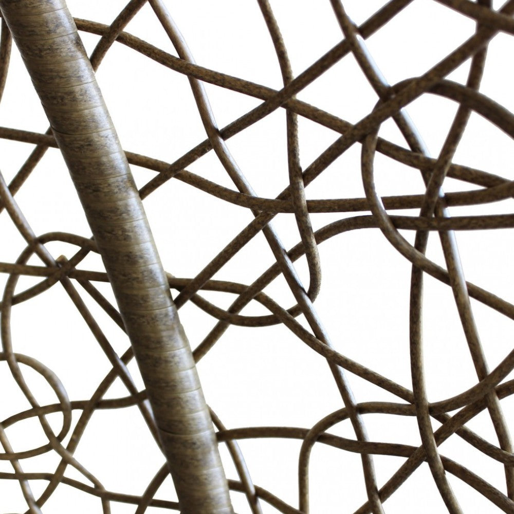 Dondolo sospeso ovale con struttura in metallo e seduta in wicker 195x105x120cm