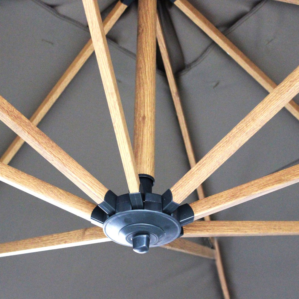 Ombrellone a braccio 3x3 mt con struttura in alluminio effetto legno Mendè