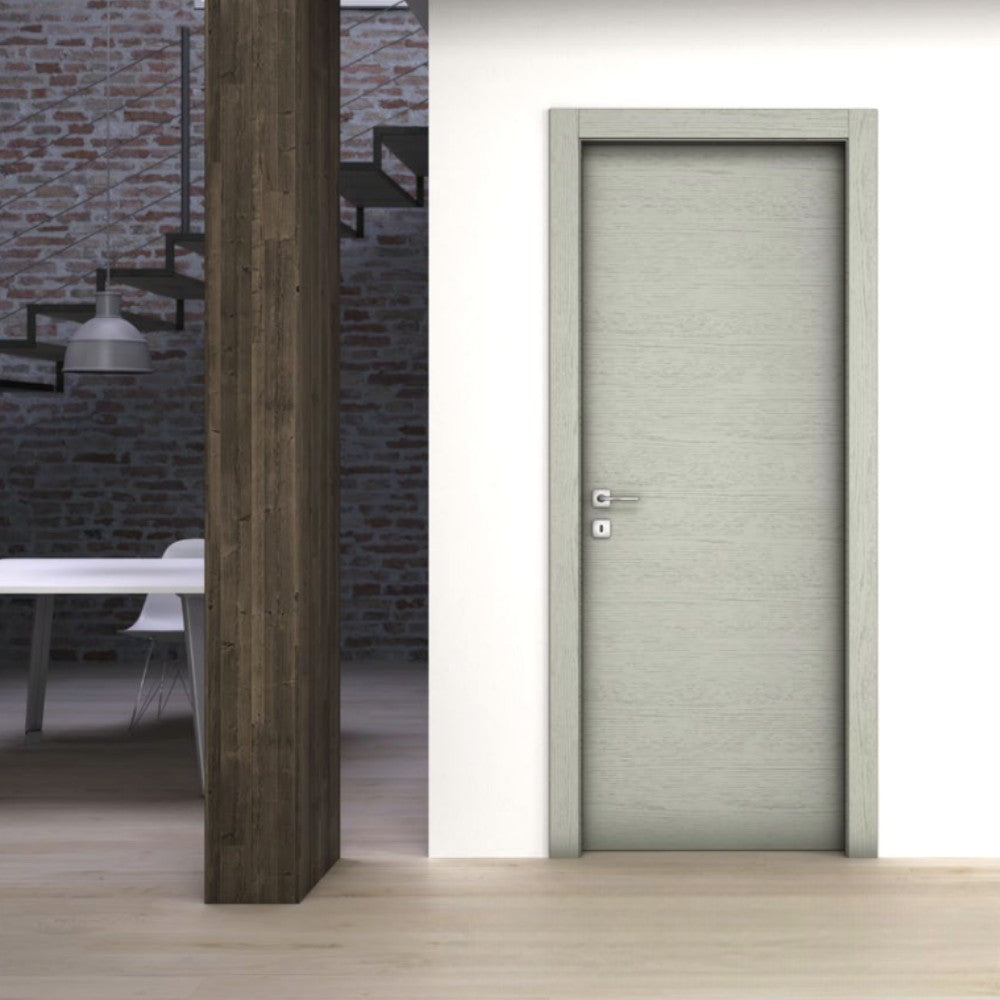 Porta battente reversibile moderna da interno completa in legno di abete grigio con venature giuntato con serratura e profili