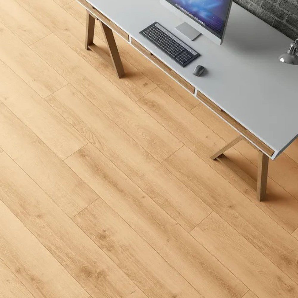 Pavimento laminato in fibra di legno con strato protettivo in corindone rovere naturale ad incastro alta resistenza usura e macchie per riscaldamento