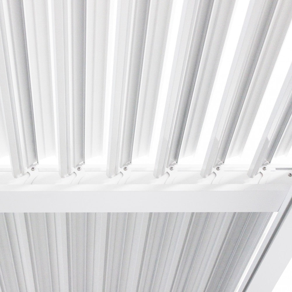 Pergola bioclimatica in alluminio 3x4 mt addossata a parete con lamelle frangisole