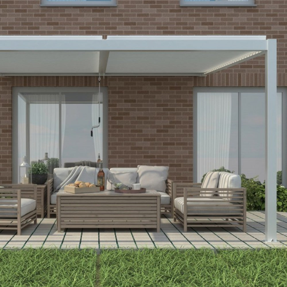 Pergola bioclimatica in alluminio 3x4 mt addossata a parete con lamelle frangisole