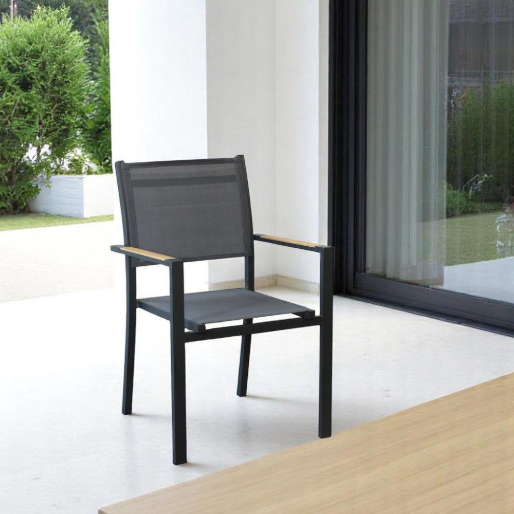 Poltrona da giardino impilabile con struttura in alluminio e braccioli effetto legno