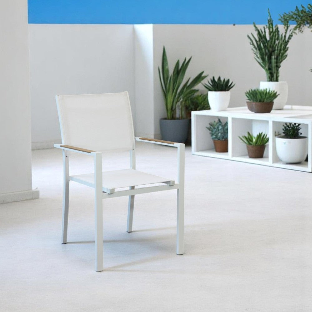 Poltrona da giardino impilabile con struttura in alluminio e braccioli effetto legno