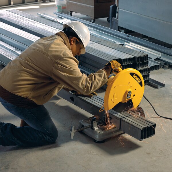 Troncatrice veloce a disco per metalli 2200W DEWALT D28715
