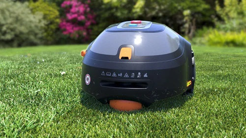 Robot Tagliaerba professionale con pulitura automatica e stazione di ricarica coperta Black+Decker BCRMW 123