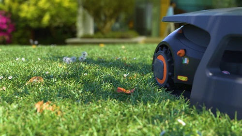 Robot Tagliaerba professionale con pulitura automatica e stazione di ricarica coperta Black+Decker BCRMW 123