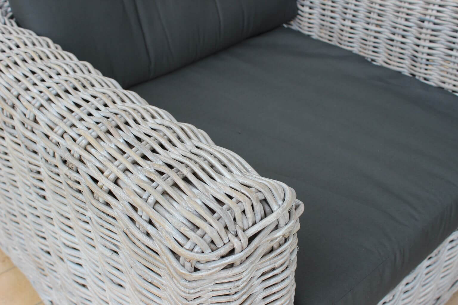 Salotto per esterno in wicker completo con cuscini e tavolino CARAIBI
