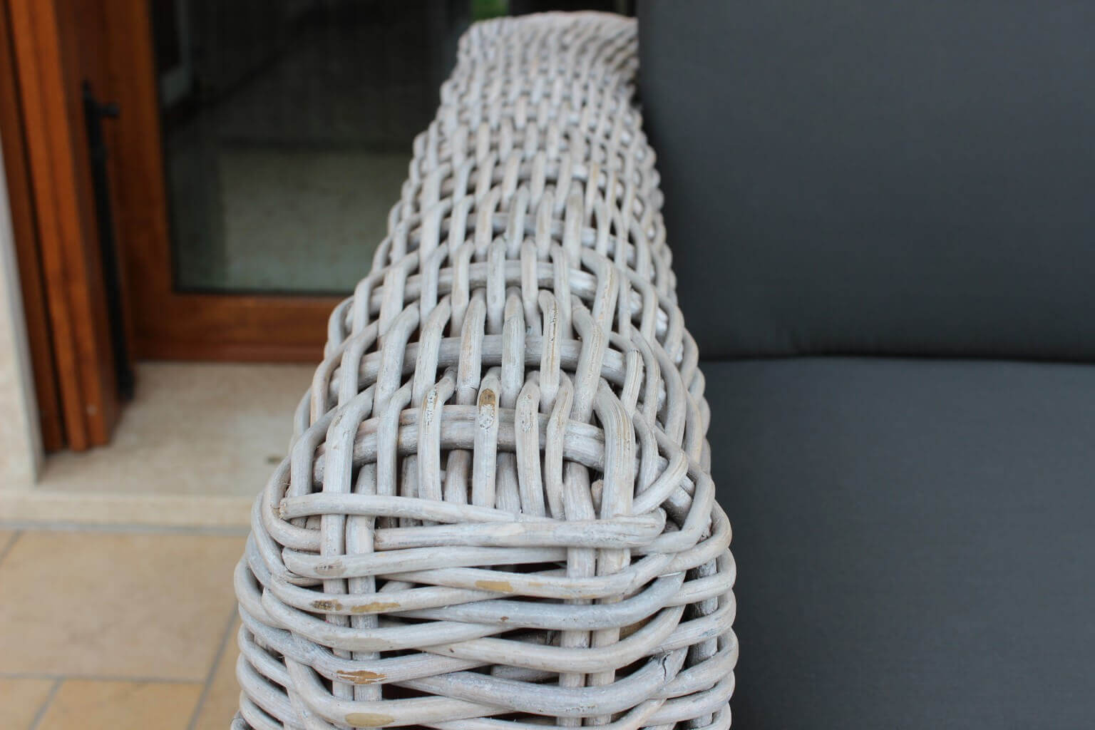 Salotto per esterno in wicker completo con cuscini e tavolino CARAIBI